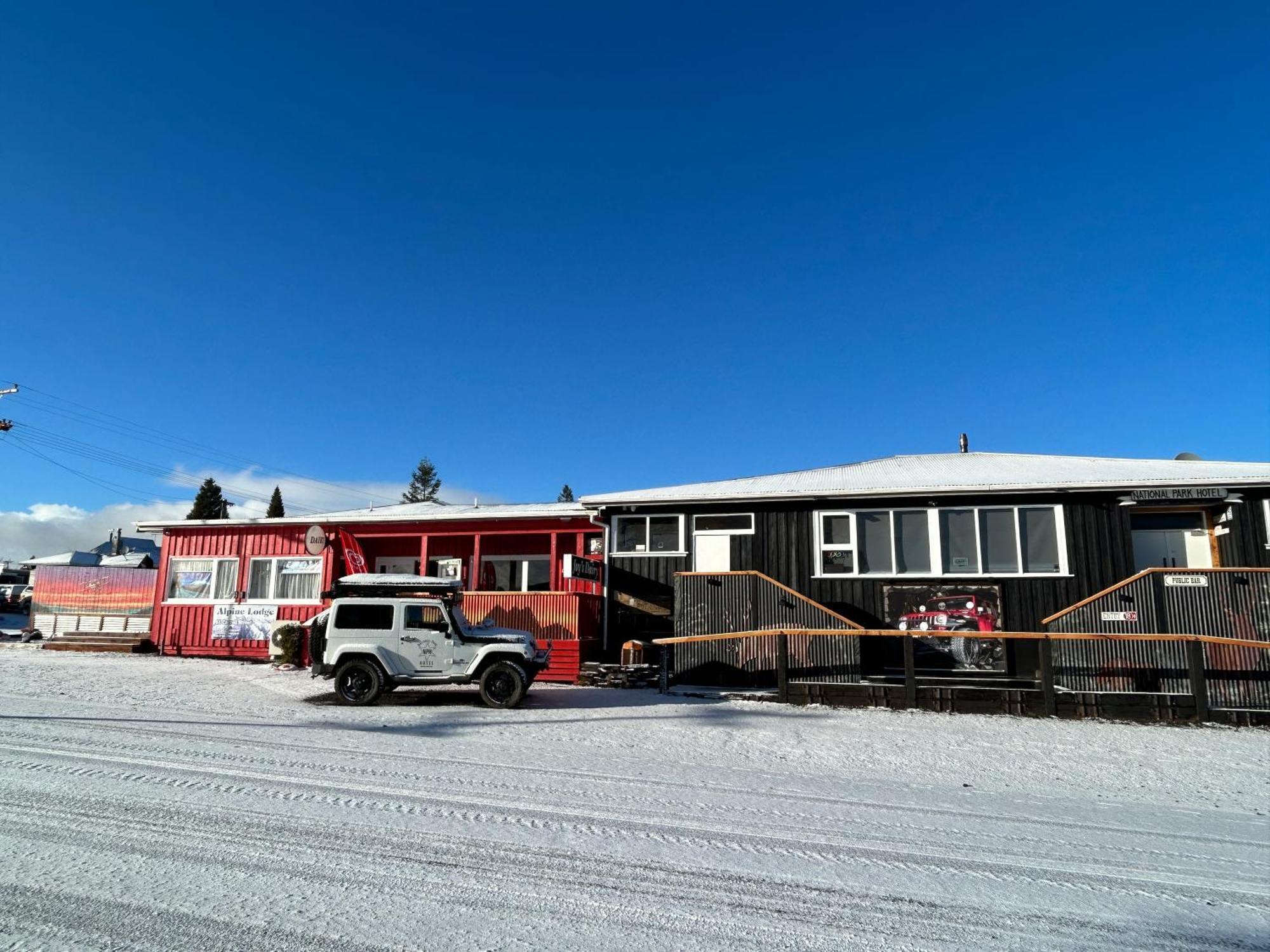 National Park Alpine Lodge Экстерьер фото